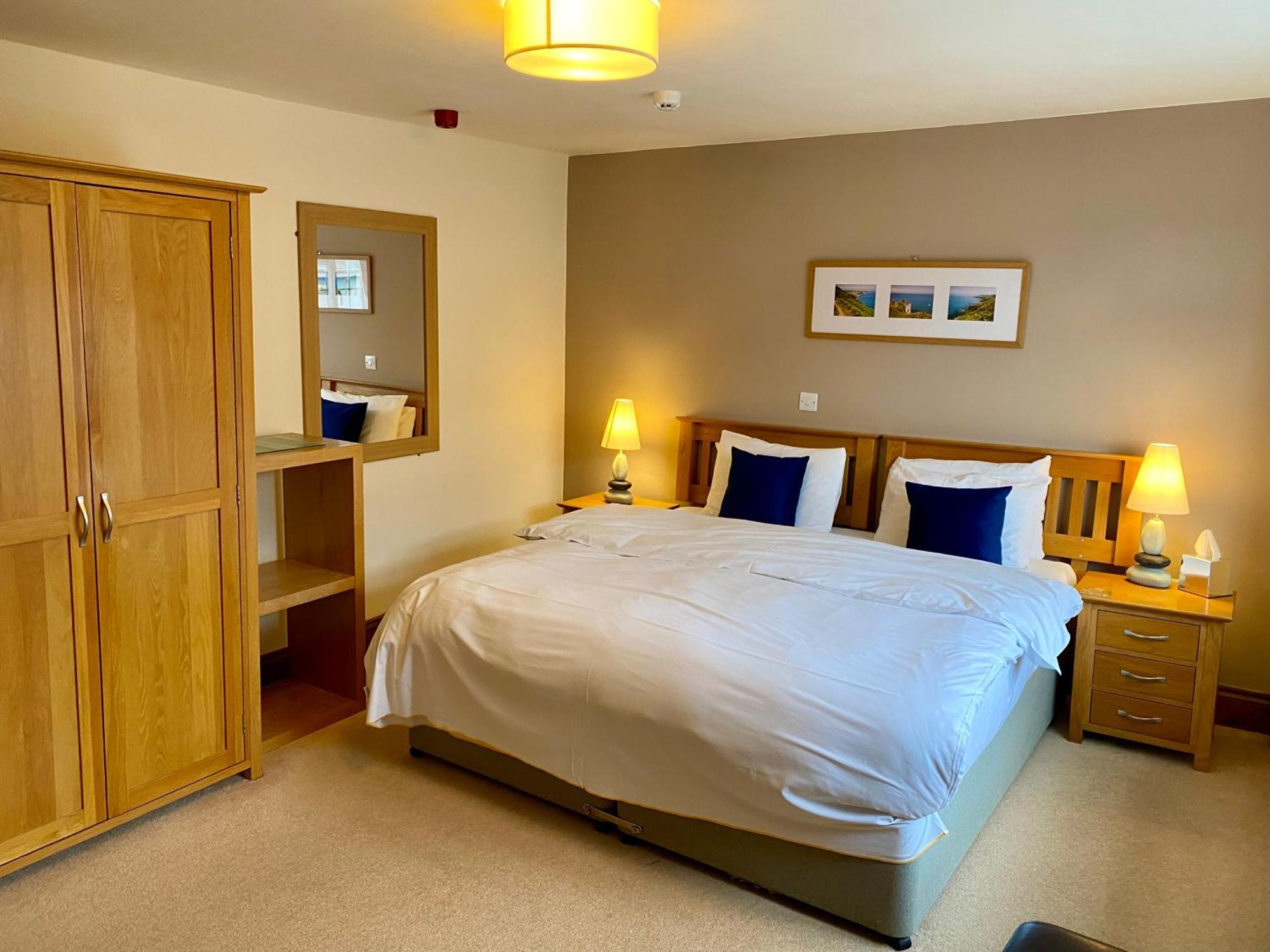 Inn The Globe